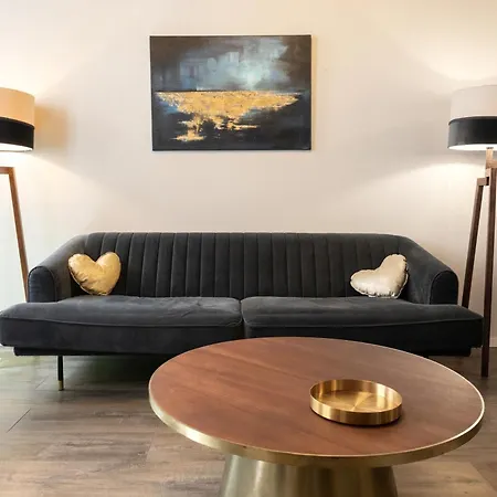 Golden House In Center Town By Abita לוקה