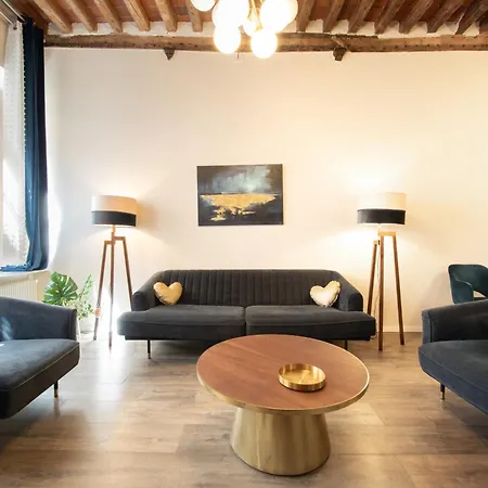Golden House In Center Town By Abita דירה