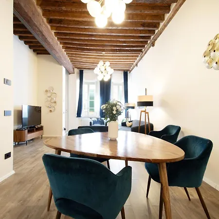 Golden House In Center Town By Abita דירה *